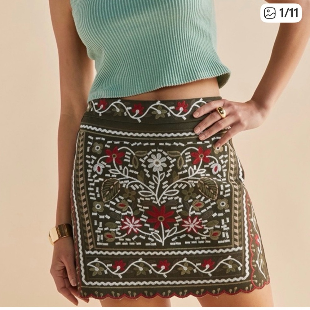 Francesca’s Mi Ami Small Green/Red/White Embroidered “Rosie” Mini Skirt